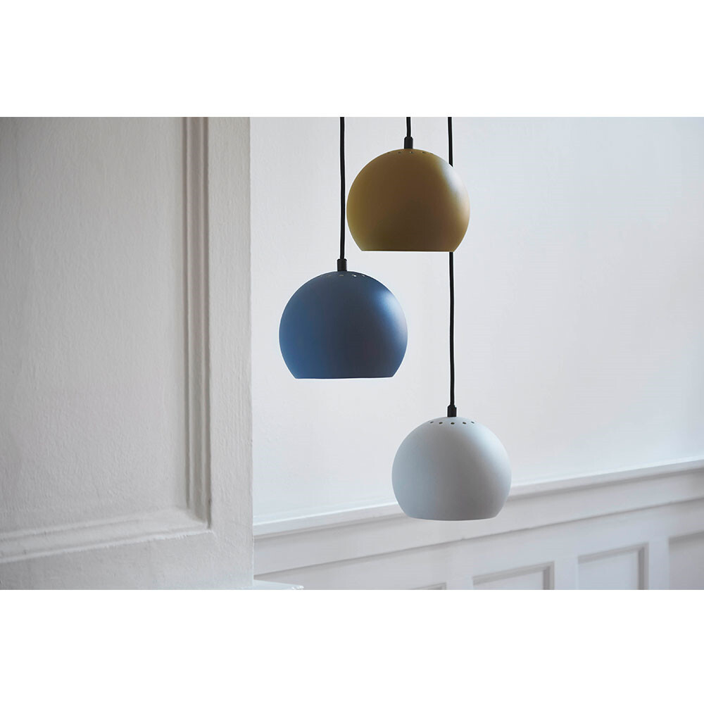 Ball Pendel Lys Grå Frandsen Frandsen | Dansk design | Kjøp belysning fra Frandsen her
